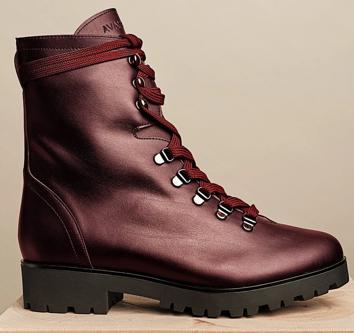 9+ Vegan Hiking Boots for Fashion Lovers: Women’s & Men’s